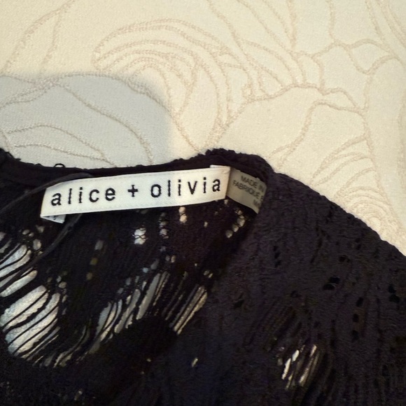 Alice + Olivia Black Lace Boxy Blouse Short Sleeve - Picture 3 of 6